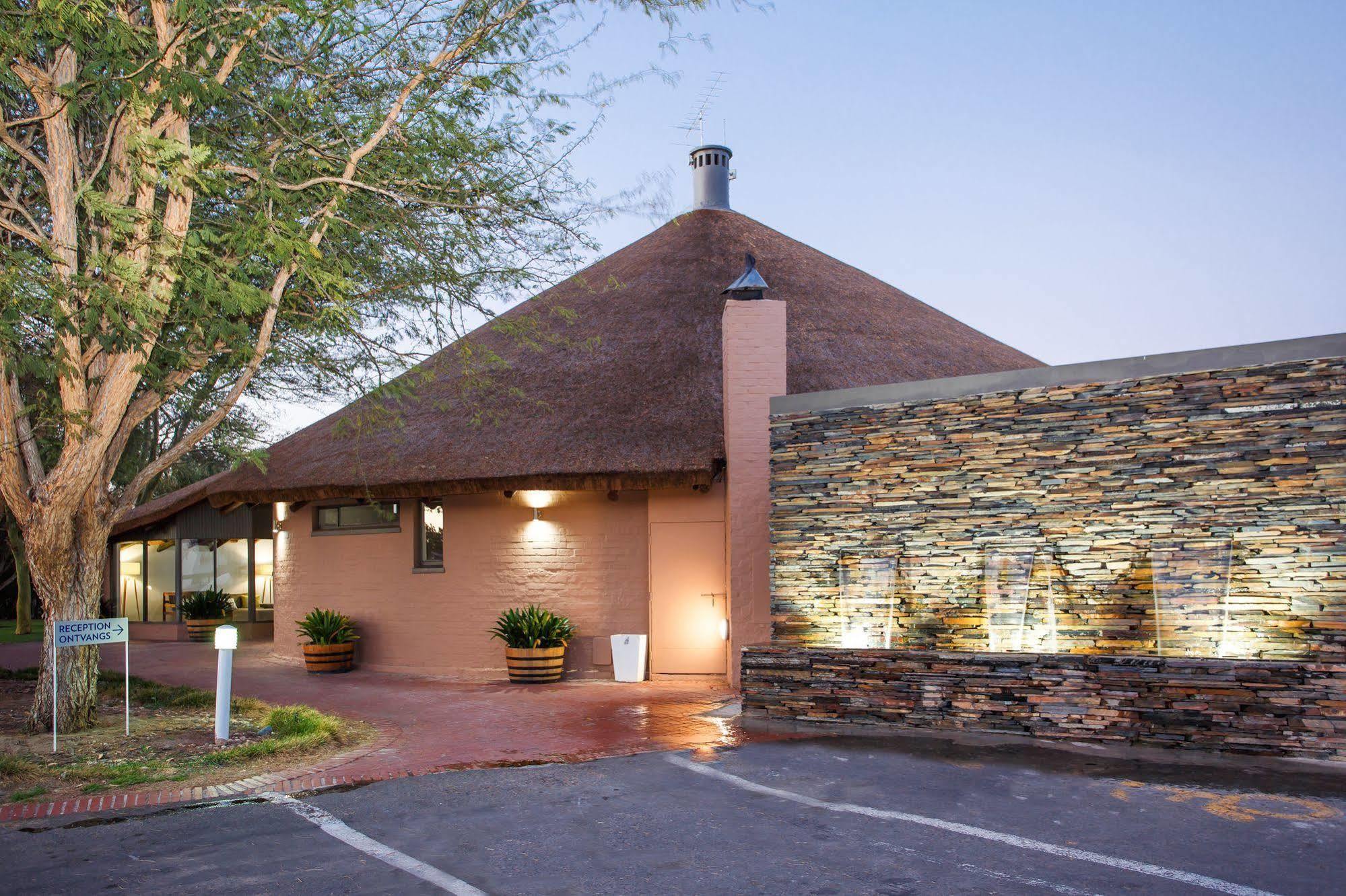 Protea Hotel by Marriott Oudtshoorn Riempie Estate Exterior foto