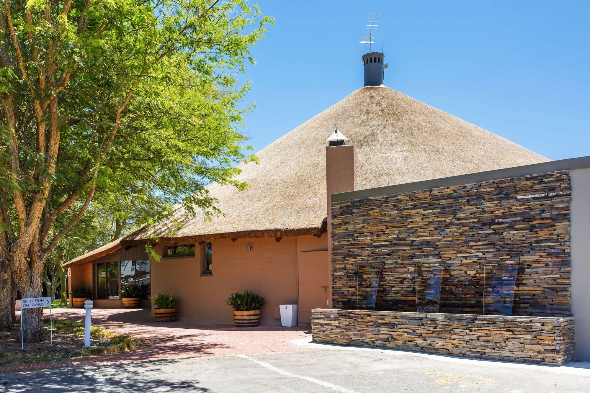 Protea Hotel by Marriott Oudtshoorn Riempie Estate Exterior foto